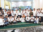 Bupati Barito Utara H Shalahuddin ST MT saat menyampaikan pesan pada syukuran pelepasan jamaah haji Barito Utara di Aula Rumah Kabatan Bupati, Kamis (30/4).