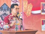 Bupati Barito Utara H Shalahuddin ST MT saat menyampaikan sambutan pada agenda Penandatanganan Pakta Integritas SPMB Tahun Ajaran 2026/2027 di Aula Rumah Jabatan Bupati belum lama ini.