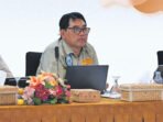 Bupati Barito Utara H Shalahuddin ST MT saat memimpin rapat Penilaian Kinerja Percepatan Penurunan Stunting, yang juga diikuti Wakil Bupati Barito Utara Felix Sonadie Y Tingan AMd dan Sekertaris Daerah Barito Utara Drs Muhlis di Aula Rumah Jabatan Bupati belum lama ini.