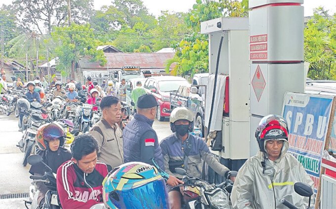 Barsel Pemkab Barsel bersama Polres Barsel sidak dan pantau aktivitas SPBU di Kota Buntok.