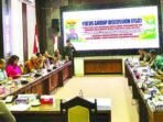 DPRD Kalteng bersama akademisi, dan perwakilan OPD mengikuti Focus Group Discussion (FGD) di Ruang Rapat Komisi I DPRD Kalteng, Kamis (21/5).
