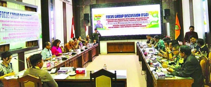 DPRD Kalteng bersama akademisi, dan perwakilan OPD mengikuti Focus Group Discussion (FGD) di Ruang Rapat Komisi I DPRD Kalteng, Kamis (21/5).