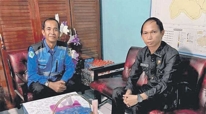 Anggota DPRD Kabupaten Barito Utara Patih Herman AB Saat berkunjung ke Kantor PDAM Muara Teweh, Selasa (5/5).