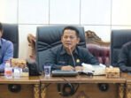 Anggota DPRD Barito Utara dari Fraksi Demokrat, Ardianto saat memberikan tanggapan pada RDP bersama PC PPDI Kabupaten Barito Utara di Ruang Rapat DPRD Barito Utara pada Selasa (26/5).