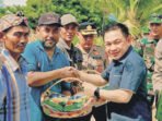 Ketua Pansus II H. Didi Hartoyo, S.Hut foto bersama seusai memimpin rapat Pansus II beserta anggota pansus II dengan mitra kerja tentang pembahasan hasil kaji banding Raperda Kabupaten Kapuas. Rabu,(13/5).