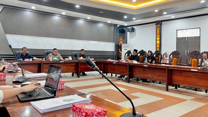 Tim Pansus III DPRD Kapuas menggelar rapat bersama instansi terkait membahas revisi Perda KTR.