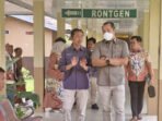 Wakil Ketua Komisi III DPRD Kalteng, Tommy Irawan (kanan) berbincang dengan perwakilan Dinkes Kalteng saat berkunjung ke RSUD dr H Soemarno Sosroatmodjo Kuala Kapuas, baru-baru ini.