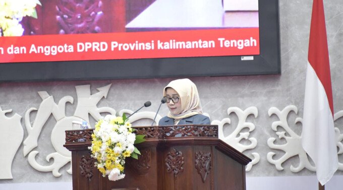 DPRD Kalteng Anggota Dewan Dapil I Kalimantan Tengah, Siti Nafsiah saat bacakan laporan hasil reses Dapil I di Rapat Paripurna, Senin (11/5).