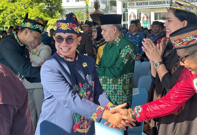 Wakil Ketua III DPRD Kalteng, Junaidi menghadiri upacara Hari Pendidikan Nasional di Halaman Kantor Gubernur Kalimantan Tengah, Sabtu (2/5).