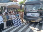 Ketua DPRD Kota Palangka Raya, Subandi (dua dari kiri) memandu pelepasan keberangkatan ibadah haji kloter lima, di Kantor Wali Kota, belum lama ini.