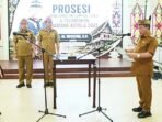 Bupati Kapuas HM Wiyatno saat melantik dan mengambil sumpah janji Damang Kepala Adat Kecamatan Pulau Petak masa bakti 2026–2032 bertempat di Ruang Rapat Rumah Jabatan Bupati Kapuas, Senin (25/5).