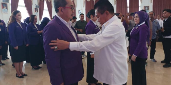 KUALA KAPUAS Bupati Kapuas HM Wiyatno saat pelantikan pelantikan Tim Pembina Posyandu Kabupaten Kapuas masa bakti 2025–2029 serta Ketua Tim Pembina Posyandu Kecamatan se-Kabupaten Kapuas yang digelar di Hall Rumah Jabatan Bupati Kapuas, Rabu (20/5).