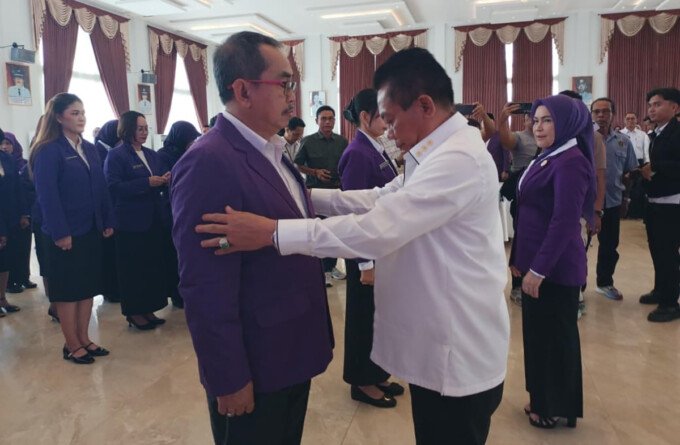 Bupati Kapuas HM Wiyatno saat pelantikan pelantikan Tim Pembina Posyandu Kabupaten Kapuas masa bakti 2025–2029 serta Ketua Tim Pembina Posyandu Kecamatan se-Kabupaten Kapuas yang digelar di Hall Rumah Jabatan Bupati Kapuas, Rabu (20/5).