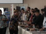 Bupati Kapuas HM Wiyatno saat menghadiri penandatanganan perjanjian kerja sama program SSI JKN di Kabupaten Kapuas, Kamis (21/5).