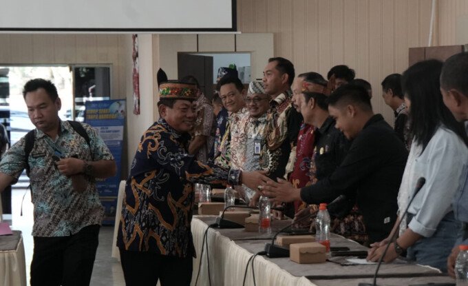 Bupati Kapuas HM Wiyatno saat menghadiri penandatanganan perjanjian kerja sama program SSI JKN di Kabupaten Kapuas, Kamis (21/5).