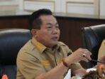 Bupati Kapuas H. M. Wiyatno didampingi Wakil Bupati Dodo dan Sekda Usis I. Sangkai saat memimpin Rakor Sinkronisasi Data Sektoral dan Program Strategis Nasional di Rumah Jabatan Bupati Kapuas, Senin (11/5).