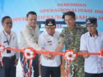 Kapuas Bupati Kapuas HM Wiyatno melakukan potong pita usai mengikuti Peresmian Operasionalisasi 1.061 KDKMP oleh Presiden RI Prabowo Subianto melalui Zoom Meeting di Desa Palingkau Asri SP 2, Kecamatan Kapuas Murung, Sabtu (16/5).