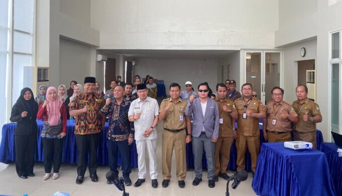 Asisten I Setda Kotim, Waren saat membuka Focus Group Discussion (FGD) tentang pentingnya penerbitan Perda Disabilitas Kabupaten Kotim, Senin (18/5).