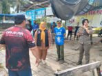 Kotim Wakil Bupati Kotawaringin Timur, Irawati saat turun langsung meninjau penanganan banjir di Kecamatan Baamang, Selasa (19/5).