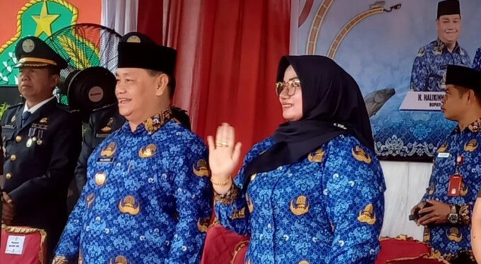 Kotim2 Bupati Kotim H Halikinnor bersama Wakil Bupati Irawati saat menghadiri kegiatan di halaman Kantor Bupati Kotim beberapa waktu lalu.
