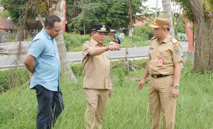 Kuala Kapuas Bupati Kapuas HM Wiyatno melakukan pengecekan kawasan sanggar Pramuka yang rencananya akan dijadikan tempat relokasi kantor Cabang Bank Kalteng.