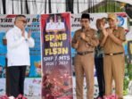 Lamandau Staf Ahli Bupati Bidang Pemerintahan, Hukum dan Politik Lamandau, Abdul Kohar (tiga dari kanan), disela-sela kegiatannya saat membuka kegiatan FLS3N Jenjang SMP/MTs, di Halaman SMPN 1 Bulik, belum lama tadi.