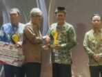 Wakil Bupati Lamandau, Abdul Hamid (dua dari kanan) disela-sela kegiatannya menerima penghargaan, belum lama tadi.