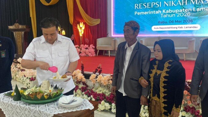 Bupati Lamandau, Rizky Aditya Putra, menghadiri program nikah massal gratis yang digelar oleh Pemkab Lamandau, belum lama tadi.