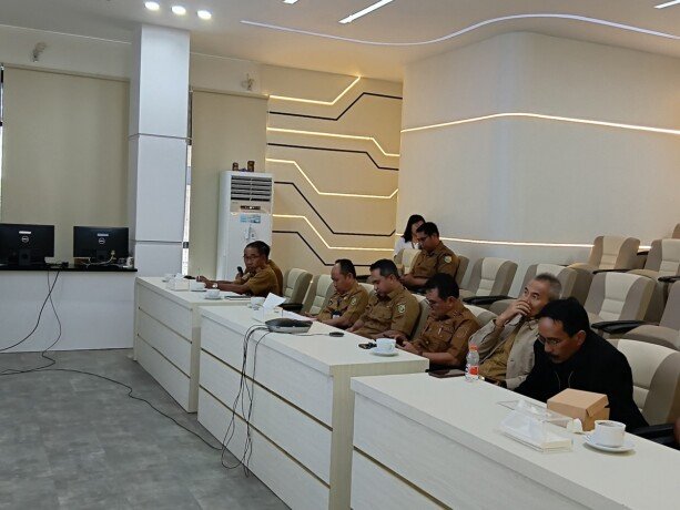 Wakil Wali Kota Palangka Raya, Achmad Zaini bersama Tim TPID Kota Palangka Raya mengikuti rangkaian Rakor Pengendalian Inflasi secara virtual, Senin (18/5).