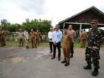 Wali Kota Palangka Raya, Fairid Naparin mengunjungi RPH Kelurahan Kalampangan, Selasa (26/5).
