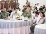 Wali Kota Palangka Raya, Fairid Naparin mengikuti peluncuran operasional 1061 KDKMP secara daring di Kelurahan Habaring Hurung, Sabtu (16/5).
