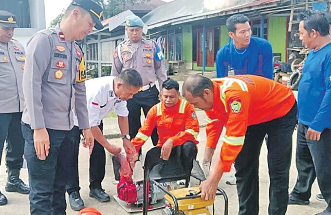 Kecamatan Dusun Utara gelar apel kesiapan penanganan Karhutla di depan Kantor Kecamatan Pendang, Senin (3/5).
