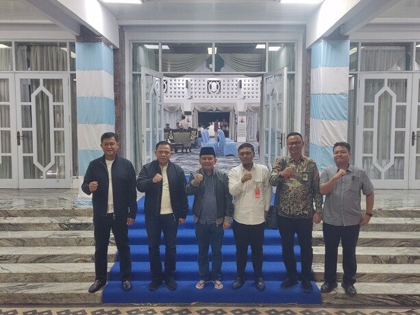Gubernur Kalteng H Agustiar Sabran bersama forkopimda bertemu jajaran PT Pertamina Patra Niaga Regional Kalimantan di Istana Isen Mulang, Sabtu malam (9/5).