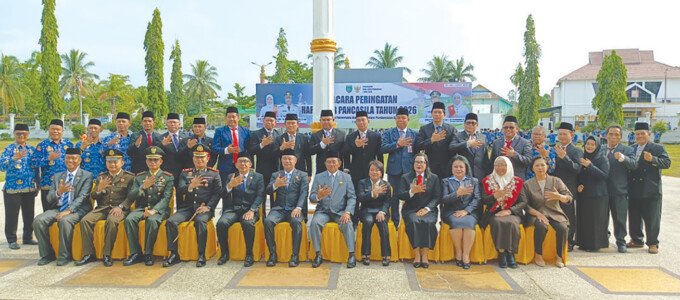 Bupati Barsel, Dr H Eddy Raya Samsuri bersama unsur Forkopimda usai mengikuti Apel peringatan Hari Lahir Pancasila.