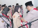 Barito Utara2 Bupati Barito Utara H Shalahuddin ST MT melantik Ketua Kwartir Cabang Gerakan Pramuka Barito Utara Periode 2026-2031, Hj Maya Savitri Shalahuddin di Aula Rumah Jabatan Bupati, Senin (8/6).