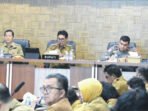 Bupati Barito Utara H Shalahuddin ST MT didampingi Sekretaris Daerah Drs Muhlis beserta jajaran Forkopimda saat Rapat Persiapan HUT Barito Utara di Ruang Rapat A Setda, Kantor Bupati Barito Utara, Senin (8/6).