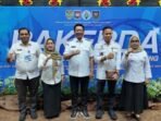 Barito Utara2 Wakil Bupati Barito Utara, Felix Sonadie Y Tingan A Md didampingi Kepala Dinas Sosial Barito Utara, Sri Hartati bersama jajaran dinsos dan Kepala Desa Bukit Sawit Paning ragen dalam kegiatan Rakerda APDESI di Aula Jayang Tingang, Kantor Gubernur Kalimantan Tengah, Rabu (10/6).