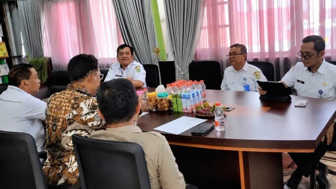 Barsel Rombongan Komisi IV DPRD Kalteng saat melakukan kunjungan kerja di Kantor DPUPR Kabupaten Barito Selatan (Barsel), Rabu (3/6).