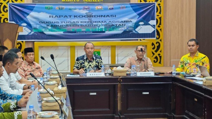 Bupati Barsel, Eddy Raya Samsuri, menghadiri kegiatan koordinasi agraria, di Aula Setda Barsel, belum lama ini.