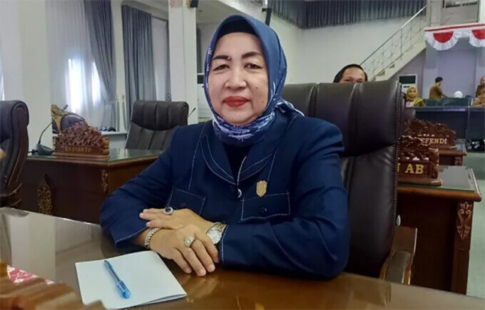 Ketua Fraksi Partai Demokrat DPRD Kabupaten Barito Utara, Hj Rujana Anggraini SE MM.
