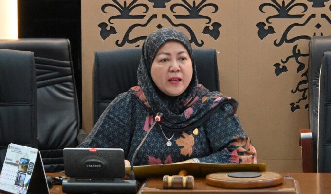 DPRD Kabupaten Barito Utara Wakil Ketua II DPRD Kabupaten Barito Utara, Hj Henny Rosgiaty Rusli