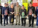 DPRD Kalimantan Tengah Ketua Komisi I DPRD Kalteng, H Muhajirin (tengah), bersama Anggota DPRD Kalteng lainnya, saat menghadiri Upacara HUT ke-69 Provinsi Kalteng, di halaman Kantor Gubernur Kalteng, beberapa waktu lalu.