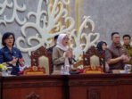 Wakil Ketua III DPRD Kalteng Junaidi menghadiri penyerahan Raperda Provinsi Kalimantan Tengah tentang Pertanggungjawaban Pelaksanaan APBD Provinsi Kalteng Tahun Anggaran 2025 di Ruang Rapat Paripurna DPRD Kalteng, Kamis (25/6).