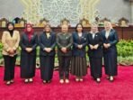 DPRD Kalteng Ketua Komisi II DPRD Kalteng, Hj. Siti Nafsiah (dua dari kiri) saat foto bersama Anggota DPRD Kalteng lainnya, usai Rapat Paripurna DPRD Kalteng, beberapa waktu lalu.