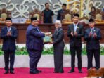 DPRD Kalteng Wakil Ketua I DPRD Kalteng, Riska Agustin menerima LHP BPK RI atas Laporan Keuangan Pemerintah Daerah (LKPD) Provinsi Kalimantan Tengah Tahun Anggaran 2025, Rabu malam (17/6).