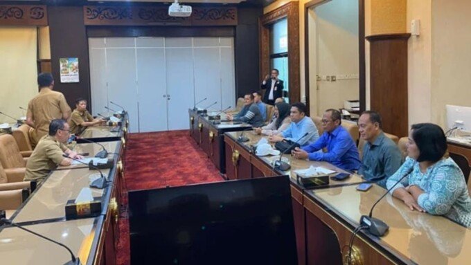 Rombongan Anggota Komisi I DPRD Kota Palangka Raya saat studi banding ke DPRD Provinsi Jawa Timur, beberapa waktu lalu.