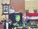 DPRD Kota Palangka Raya2 Anggota Komisi II DPRD Kota Palangka Raya sekaligus Ketua Badan Pembentukan Peraturan Daerah (Bapemperda), Khemal Nasery saat menyampaikan paparan pada rapat paripurna, Senin (15/6).