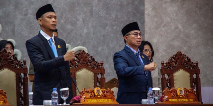 Wakil Ketua III DPRD Provinsi Kalteng, H Junaidi mengikuti penyerahan LHP BPK RI atas LKPD Tahun Anggaran 2025 di Ruang Rapat Paripurna DPRD Kalteng, baru-baru ini.