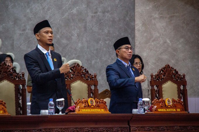 Wakil Ketua III DPRD Provinsi Kalteng, H Junaidi mengikuti penyerahan LHP BPK RI atas LKPD Tahun Anggaran 2025 di Ruang Rapat Paripurna DPRD Kalteng, baru-baru ini.