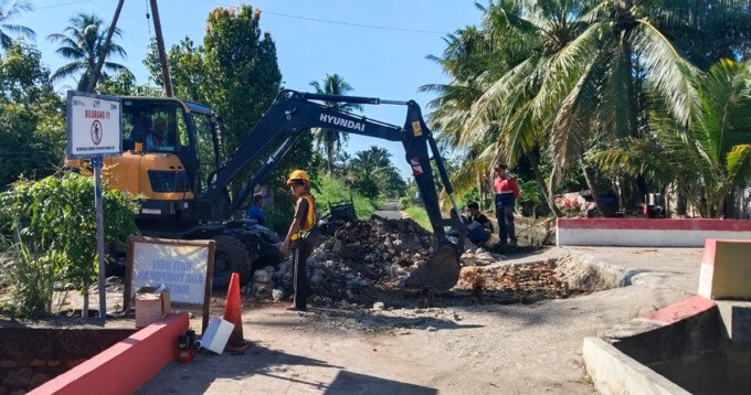 KAPUAS DPUPR Kapuas mulai melakukan rekonstruksi dan penataan kawaaan si Handel Selamat.
